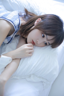 无法触碰的她